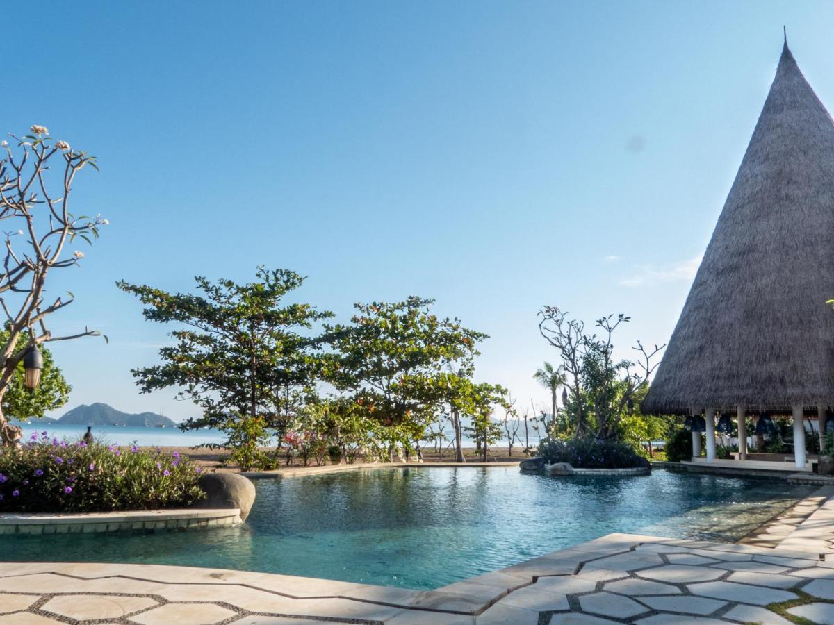 Sudamala Resort, Komodo, ลาบวนบาโจ ภายนอก รูปภาพ The resort's main pool