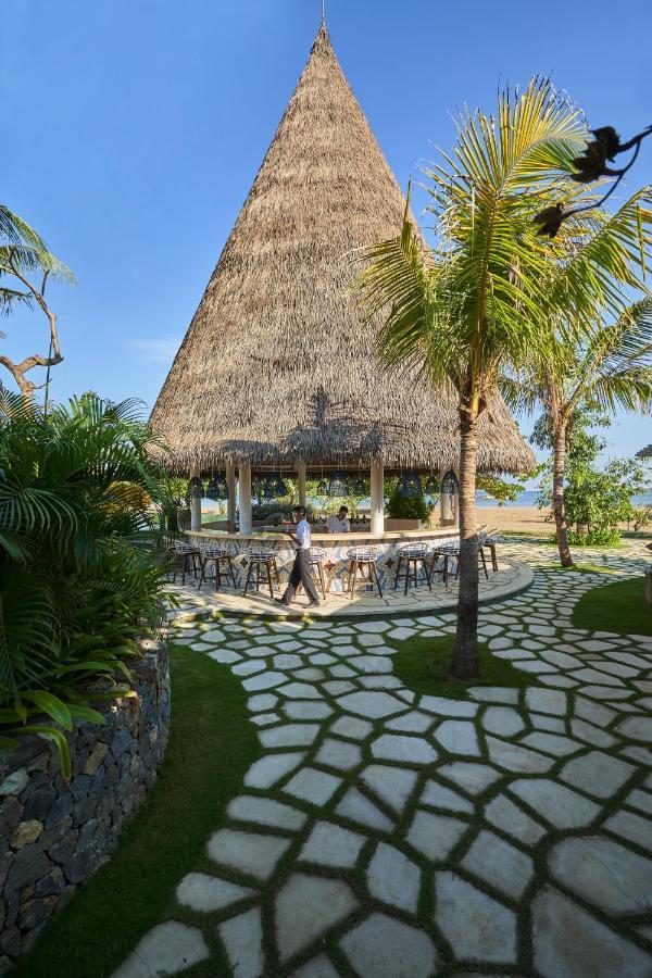 Sudamala Resort, Komodo, ลาบวนบาโจ ภายนอก รูปภาพ The bar at the beach