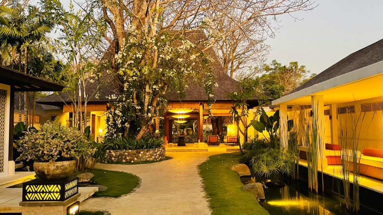 Sudamala Resort, Komodo, ลาบวนบาโจ ภายนอก รูปภาพ The Village at the Sukhothai Spa
