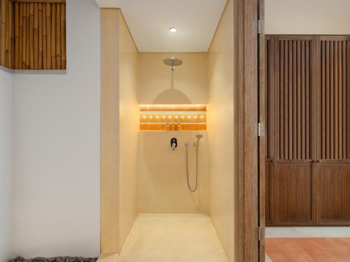 Sudamala Resort, Komodo, ลาบวนบาโจ ภายนอก รูปภาพ A shower stall