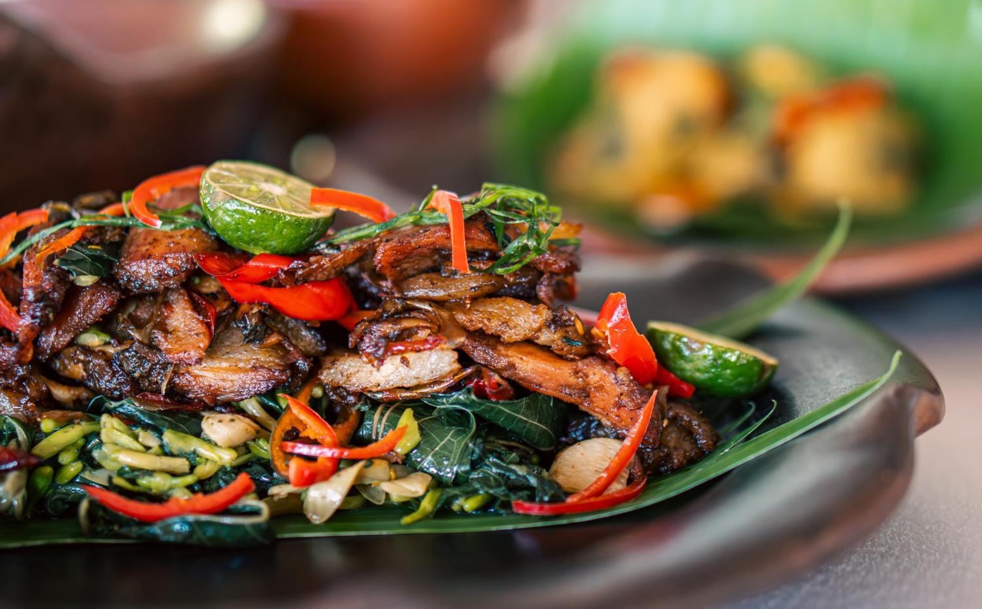 Sudamala Resort, Komodo, ลาบวนบาโจ ภายนอก รูปภาพ A plate of dory with sambal matah